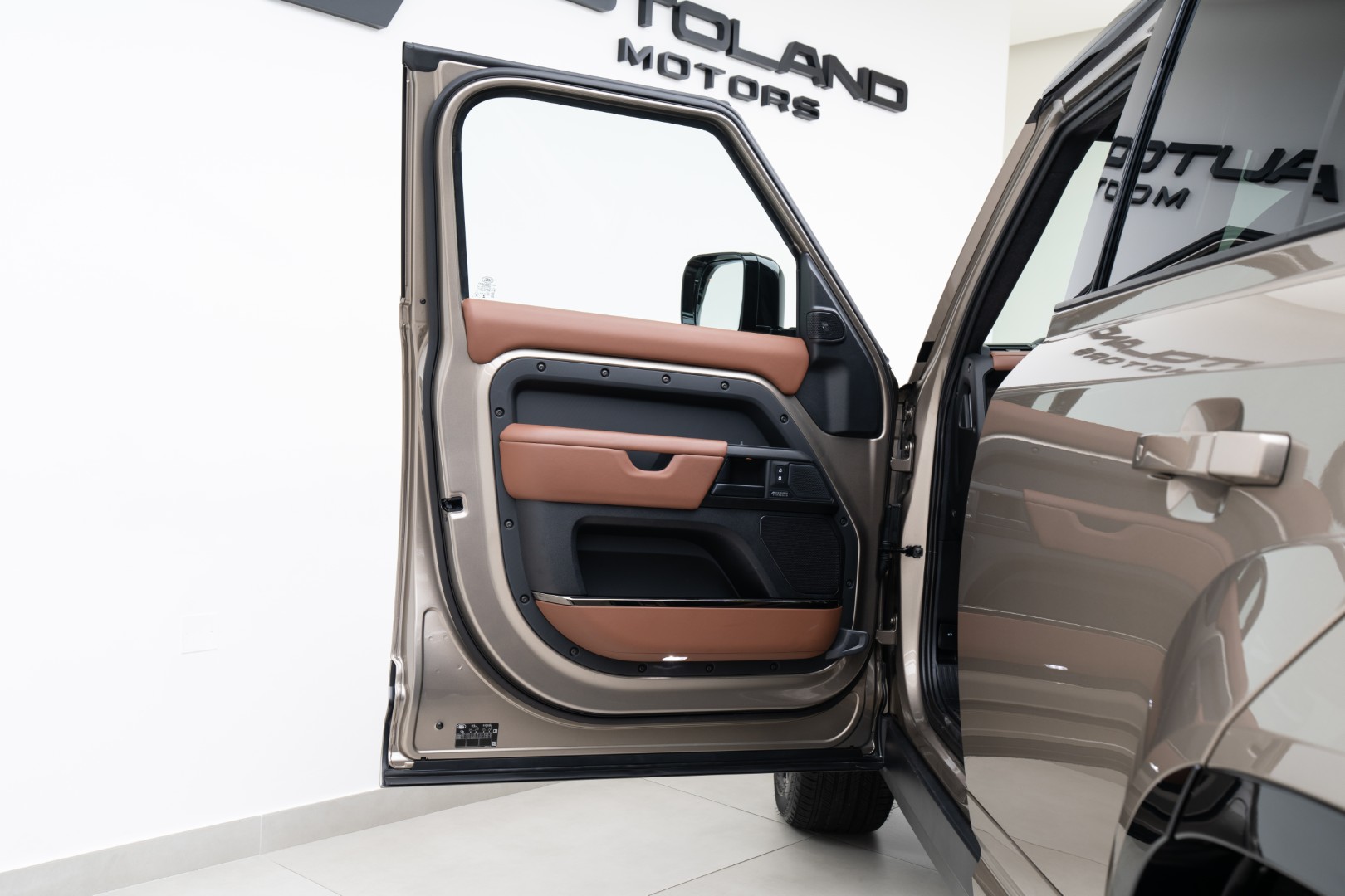 2025 LAND ROVER DEFENDER P635 OCTA | GCC 5 YEARS WARRANTY | 635 HP | HIGH SPEC